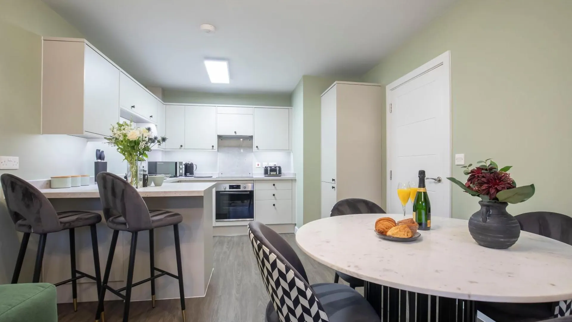 Elliot Oliver Cheltenham Apartment